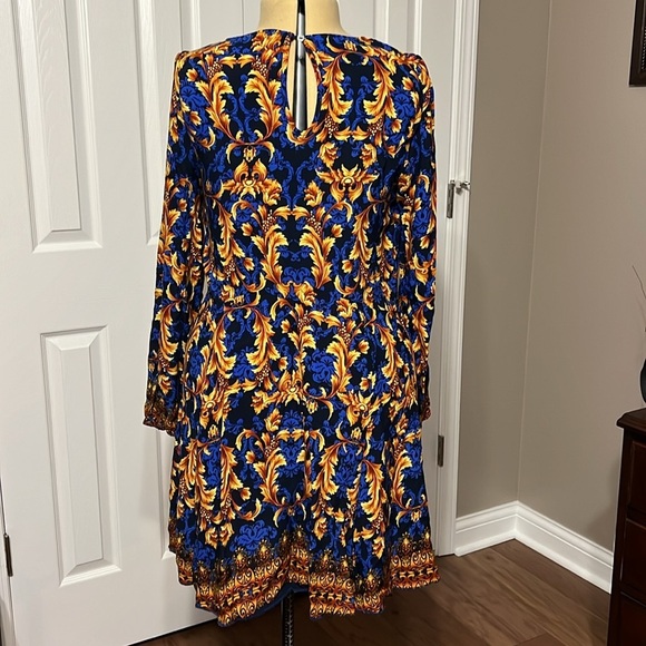 Fit and flare beautiful dress. - Picture 3 of 6